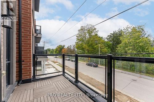 9 - 3 Bond Crescent, Richmond Hill, ON - Outdoor