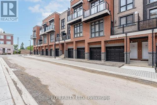 9 - 3 Bond Crescent, Richmond Hill, ON - Outdoor With Facade