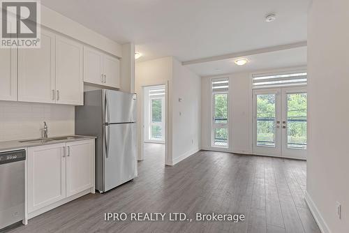 9 - 3 Bond Crescent, Richmond Hill, ON - Indoor Photo Showing Kitchen With Double Sink