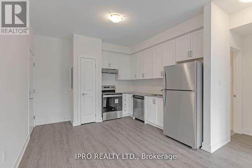 9 - 3 Bond Crescent, Richmond Hill, ON - Indoor Photo Showing Kitchen