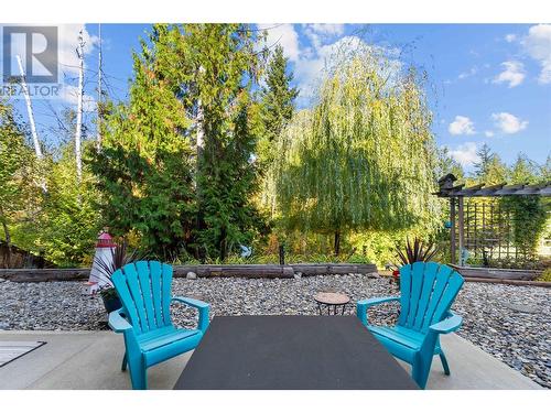 1221 7 Avenue Se, Salmon Arm, BC - Outdoor