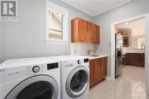 225 Bradwell Way, Ottawa, ON - Indoor Photo Showing Laundry Room