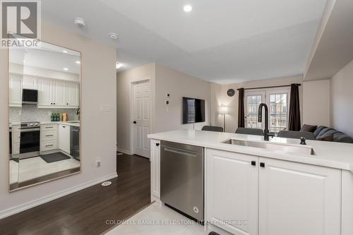 39 Golden Springs Drive, Brampton, ON - Indoor Photo Showing Kitchen