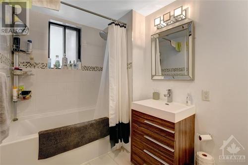 Main Floor Unit - 261 Holmwood Avenue, Ottawa, ON - Indoor Photo Showing Bathroom