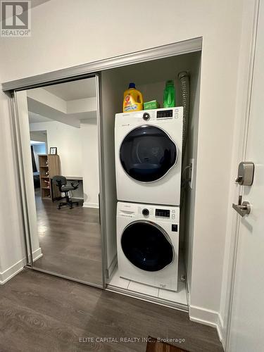 1707 - 99 Broadway Avenue, Toronto, ON - Indoor Photo Showing Laundry Room