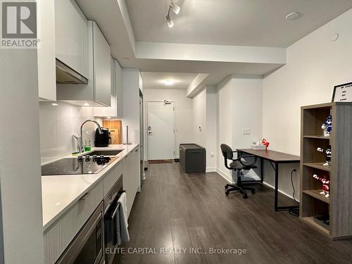 1707 - 99 Broadway Avenue, Toronto, ON - Indoor Photo Showing Kitchen