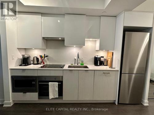 1707 - 99 Broadway Avenue, Toronto, ON - Indoor Photo Showing Kitchen With Upgraded Kitchen