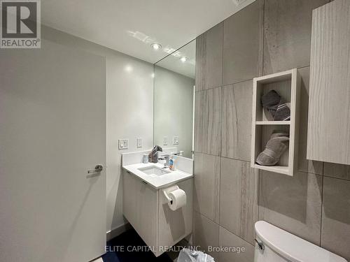 1707 - 99 Broadway Avenue, Toronto, ON - Indoor Photo Showing Bathroom