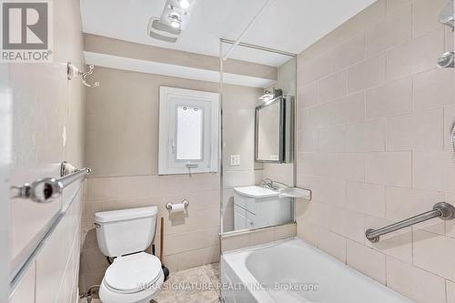 246 Niagara Street, Toronto, ON - Indoor Photo Showing Bathroom