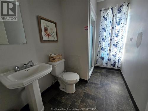 41 Fourth Street, Chatham, ON - Indoor Photo Showing Bathroom