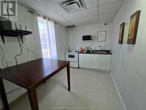 41 Fourth Street, Chatham, ON - Indoor Photo Showing Kitchen