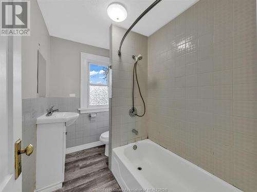 877-885 Tuscarora Street, Windsor, ON - Indoor Photo Showing Bathroom