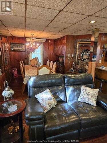 2341 Fraser Avenue, Windsor, ON - Indoor Photo Showing Living Room