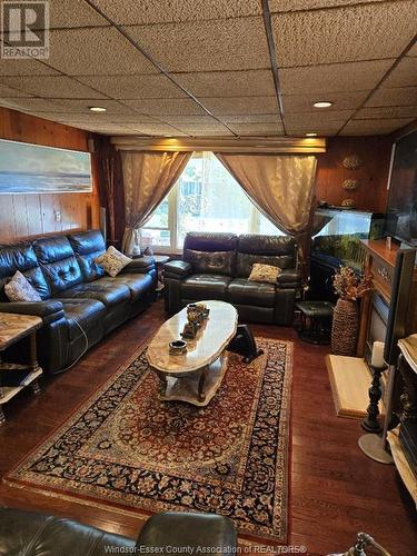 2341 Fraser Avenue, Windsor, ON - Indoor Photo Showing Living Room