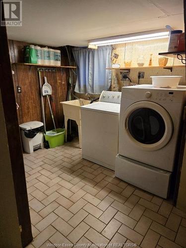 2341 Fraser Avenue, Windsor, ON - Indoor Photo Showing Laundry Room