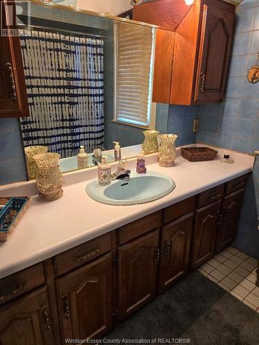 2341 Fraser Avenue, Windsor, ON - Indoor Photo Showing Bathroom