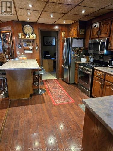 2341 Fraser Avenue, Windsor, ON - Indoor Photo Showing Kitchen