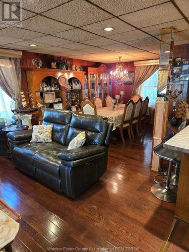 2341 Fraser Avenue, Windsor, ON - Indoor Photo Showing Living Room