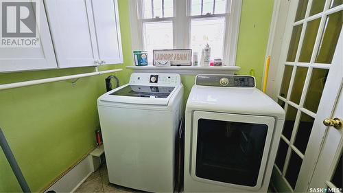 298 12Th Street E, Prince Albert, SK - Indoor Photo Showing Laundry Room