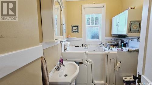 298 12Th Street E, Prince Albert, SK - Indoor Photo Showing Laundry Room