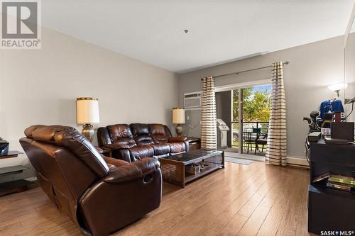 100W 1300 Stockton Street N, Regina, SK - Indoor Photo Showing Living Room