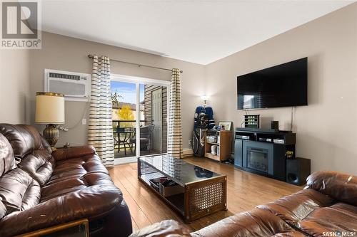 100W 1300 Stockton Street N, Regina, SK - Indoor Photo Showing Living Room