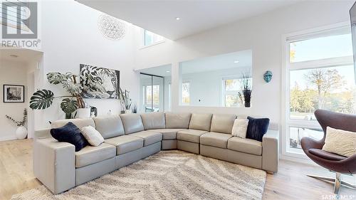 3321 Regina Avenue, Regina, SK - Indoor Photo Showing Living Room