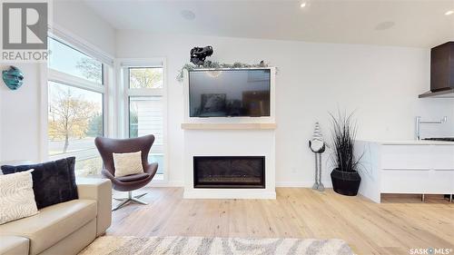 3321 Regina Avenue, Regina, SK - Indoor Photo Showing Living Room With Fireplace