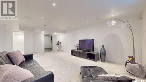 3321 Regina Avenue, Regina, SK - Indoor Photo Showing Living Room