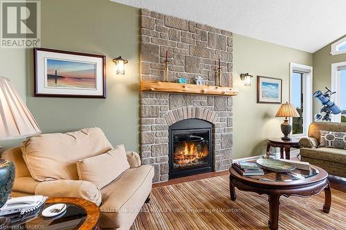 136 Sunset Boulevard, Georgian Bluffs, ON - Indoor Photo Showing Living Room With Fireplace