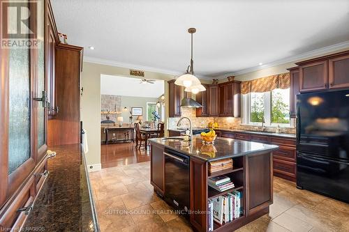 136 Sunset Boulevard, Georgian Bluffs, ON - Indoor Photo Showing Kitchen