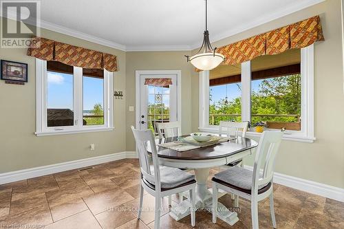 136 Sunset Boulevard, Georgian Bluffs, ON - Indoor Photo Showing Dining Room