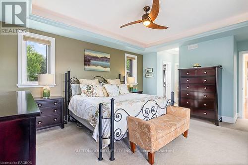 136 Sunset Boulevard, Georgian Bluffs, ON - Indoor Photo Showing Bedroom