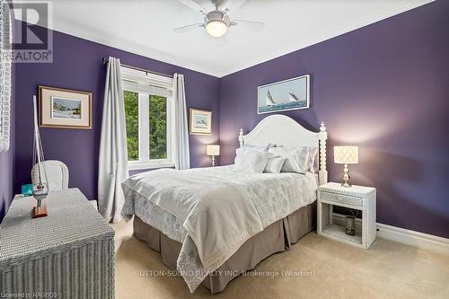 136 Sunset Boulevard, Georgian Bluffs, ON - Indoor Photo Showing Bedroom