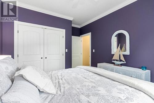 136 Sunset Boulevard, Georgian Bluffs, ON - Indoor Photo Showing Bedroom