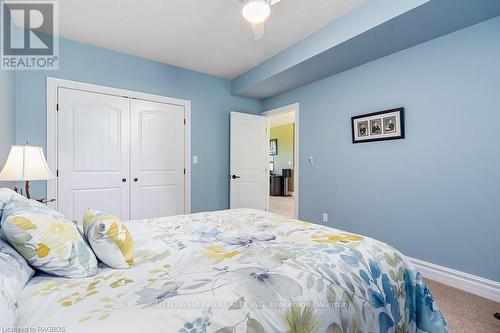 136 Sunset Boulevard, Georgian Bluffs, ON - Indoor Photo Showing Bedroom