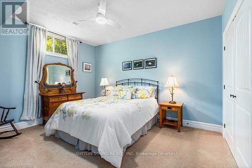 136 Sunset Boulevard, Georgian Bluffs, ON - Indoor Photo Showing Bedroom