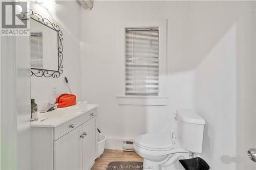 348-350 Elm Street, Sudbury, ON - Indoor Photo Showing Bathroom