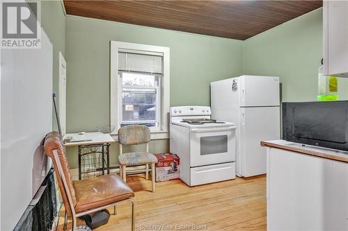 348-350 Elm Street, Sudbury, ON - Indoor Photo Showing Kitchen