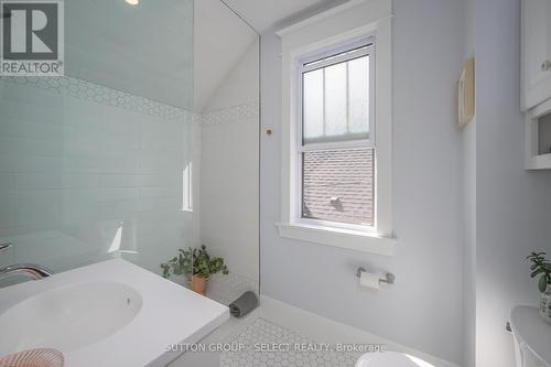 485 Grosvenor Street, London, ON - Indoor Photo Showing Bathroom