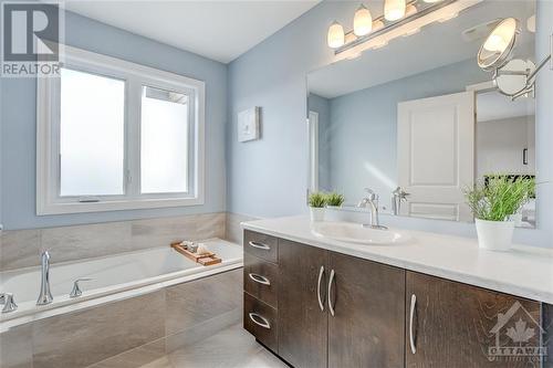 Ensuite Bathroom Primary Bedroom - 816 Loosestrife Way, Ottawa, ON - Indoor Photo Showing Bathroom