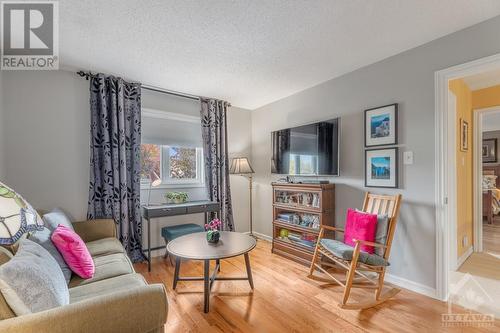 1889 Des Epinettes Avenue, Ottawa, ON - Indoor Photo Showing Living Room