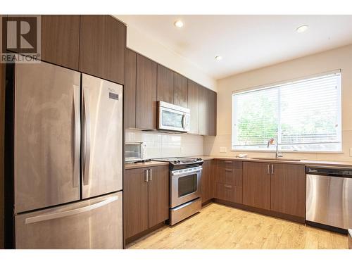 7458 Britton Street, Burnaby, BC - Indoor Photo Showing Kitchen