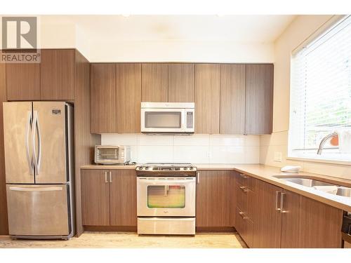 7458 Britton Street, Burnaby, BC - Indoor Photo Showing Kitchen