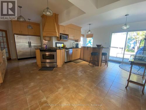 235 Broadwood Avenue, Temiskaming Shores, ON - Indoor Photo Showing Kitchen