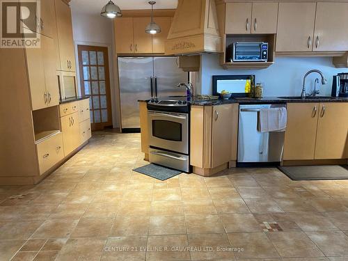 235 Broadwood Avenue, Temiskaming Shores, ON - Indoor Photo Showing Kitchen