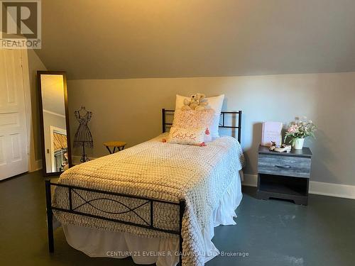 235 Broadwood Avenue, Temiskaming Shores, ON - Indoor Photo Showing Bedroom