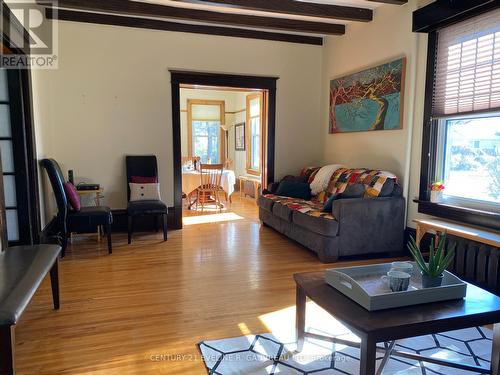 235 Broadwood Avenue, Temiskaming Shores, ON - Indoor Photo Showing Living Room