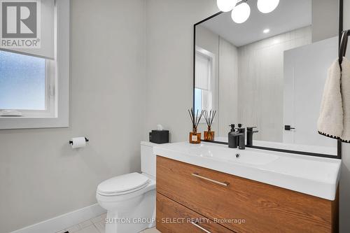 145 Collins Way, Strathroy-Caradoc (Se), ON - Indoor Photo Showing Bathroom