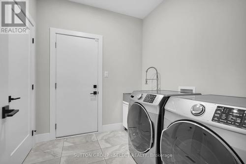 145 Collins Way, Strathroy-Caradoc (Se), ON - Indoor Photo Showing Laundry Room